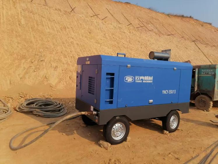 Diesel-driven screw air compressor KTC102-7Y